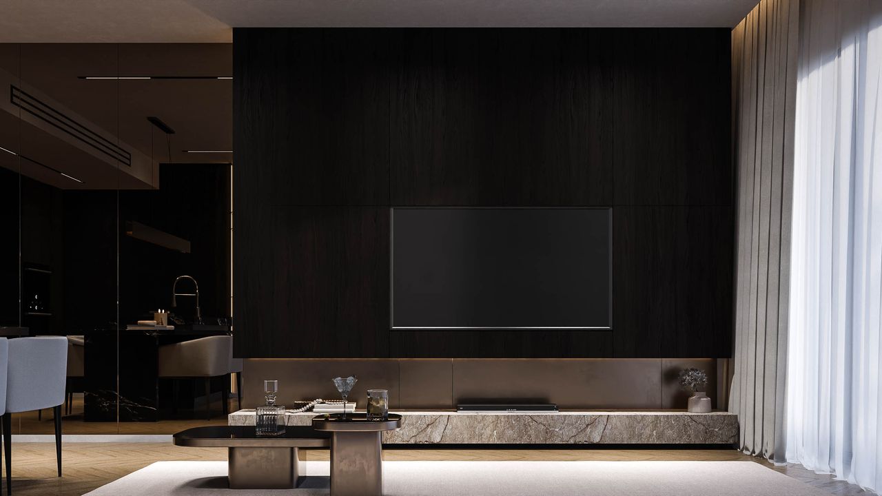 Concept pentru peretele TV: panouri cu aspect de lemn închis cu televizor, bancă suspendată cu aspect de piatră și măsuțe cu aspect de sticlă neagră.